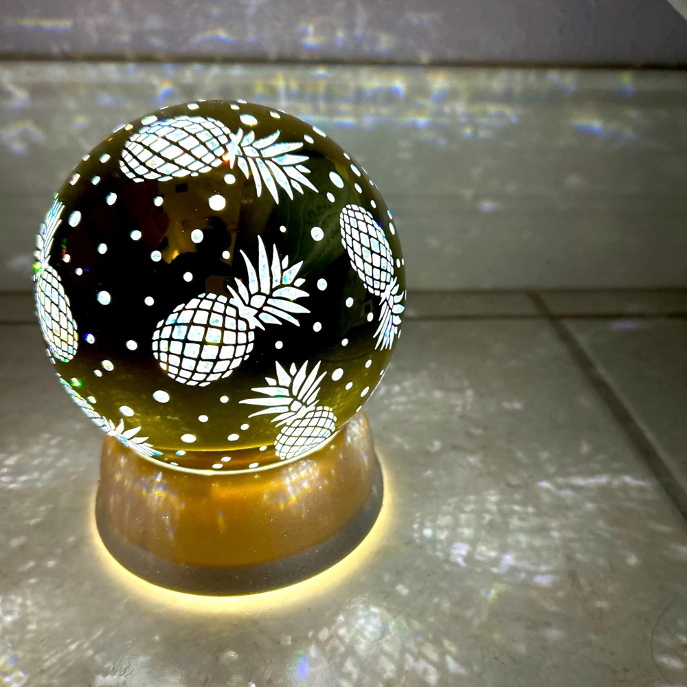 Pineapple glitter globe